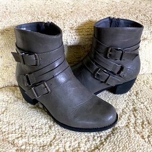 Easy Street boots. Size 6.5M. Excellent used condition.